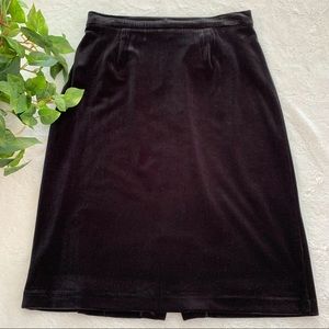 R&K Evening black velvet skirt. Size 6P.